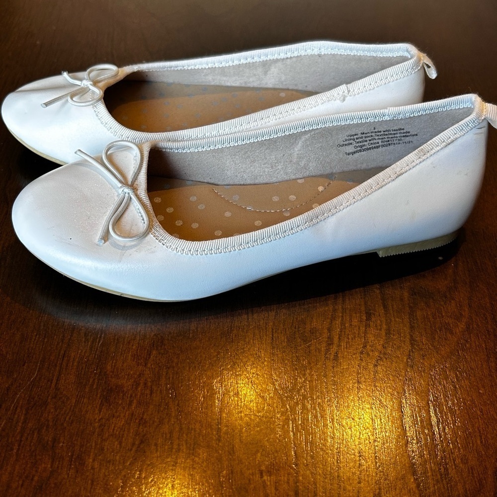 Cat & Jack little girls shoes,  white flats.  Size 2.​